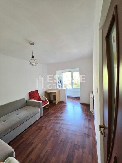 Apartament cu 3 camere decomandat în Girocului