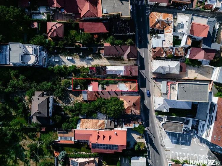 Casă cu 7 camere cu Teren 422 Mp în Central