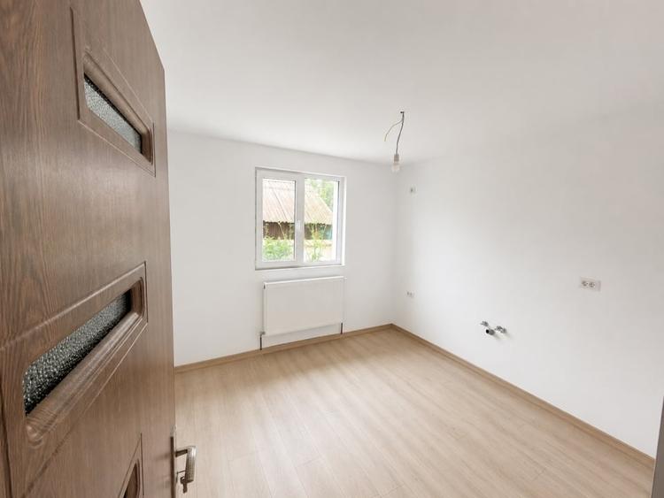 Casă individuală cu 3 camere cu Teren 230 Mp în Exterior Sud