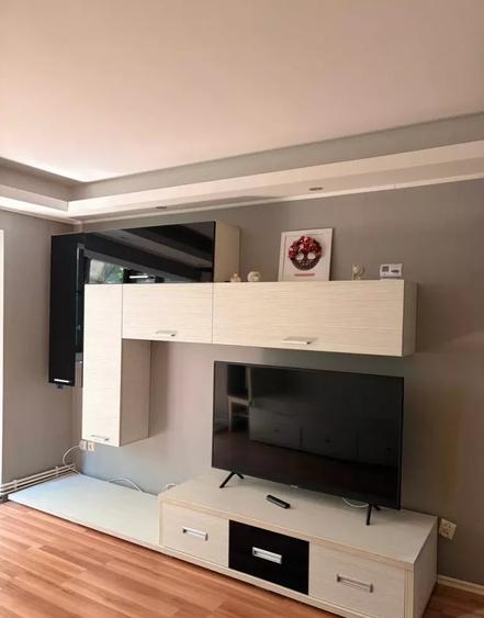 Apartament cu 2 camere semidecomandat, mobilat în Dacia