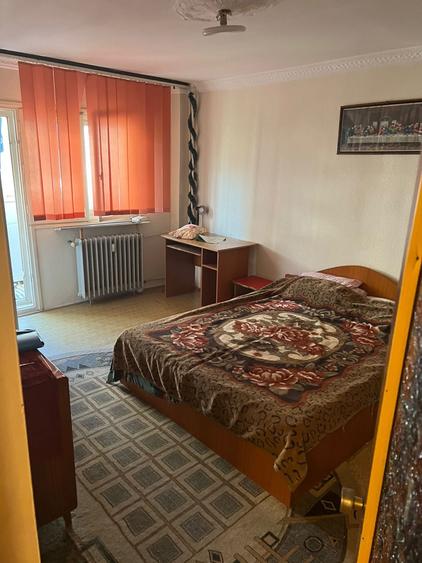 Inchiriez apartament 3 camere , zona Militari strada Valea Lunga - 1