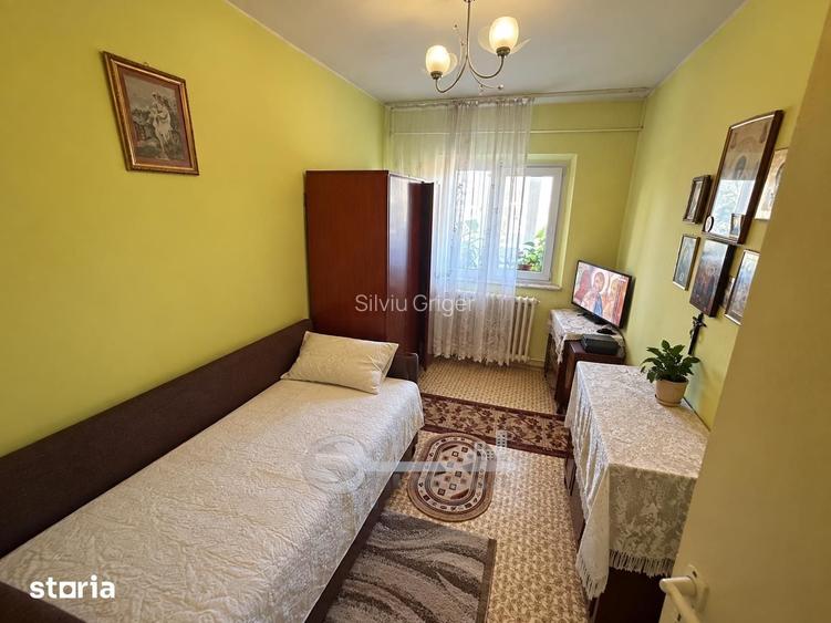 Apartament 3 camere de vanzare Pacurari, zona Toma Cozma