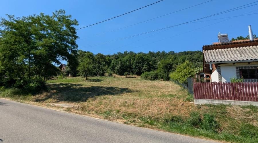 Teren Construcții intravilan de 1385 mp, în Tutana