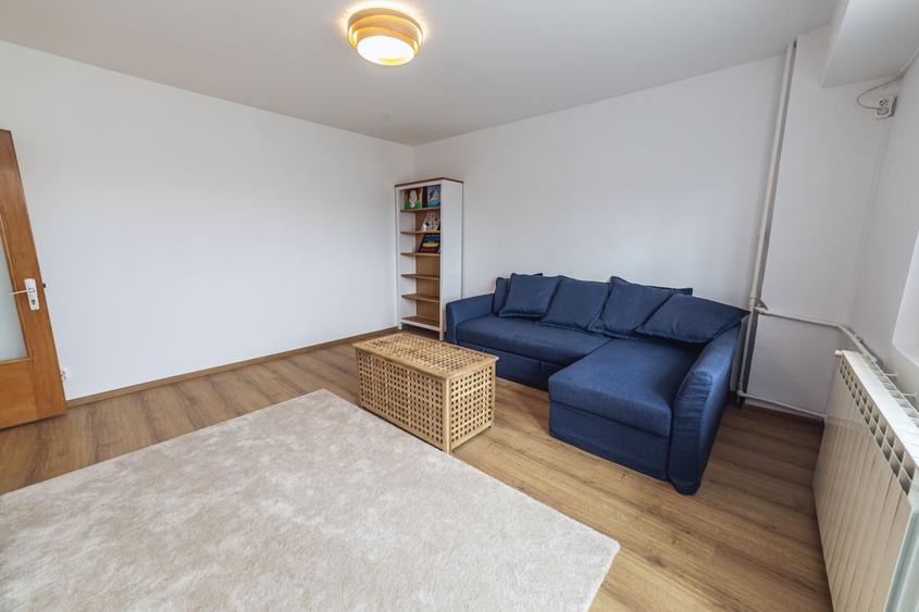 Apartament cu 3 camere decomandat, mobilat în Văcăresti