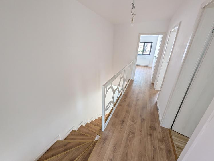 Casă individuală cu 4 camere cu Teren 100 Mp în Tunari