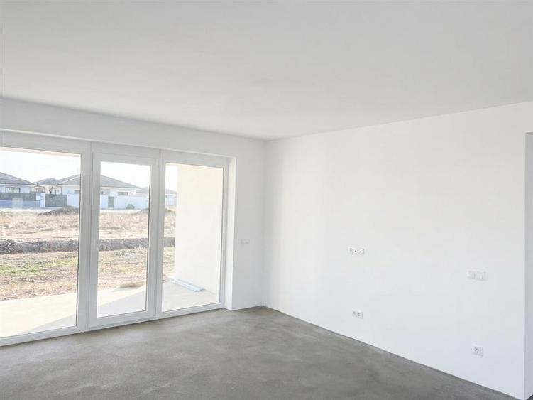 Casă cu 4 camere cu Teren 500 Mp în Sântandrei