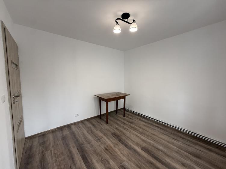 Apartament cu 3 camere decomandat, mobilat în Lipovei