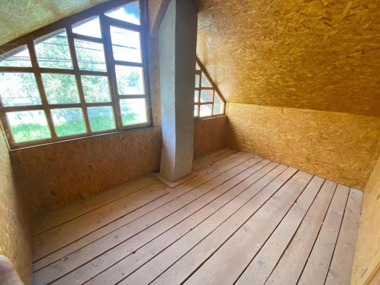 Casă cu 6 camere cu Teren 1300 Mp în Seciu