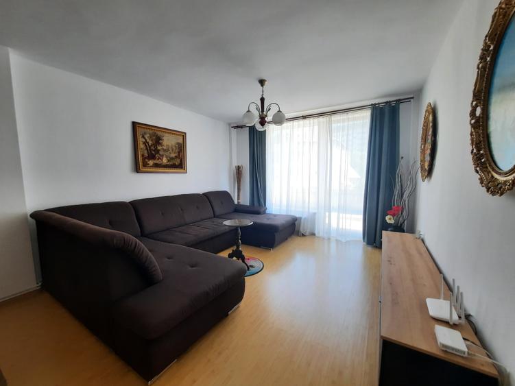 Apartament cu 4 camere decomandat în Hipodrom 4