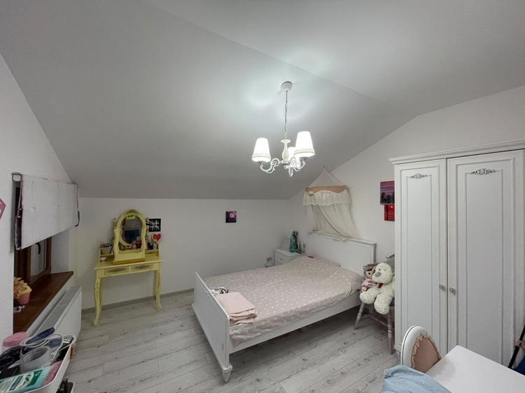 Duplex cu 4 camere cu Canalizare în Dumbrăvița