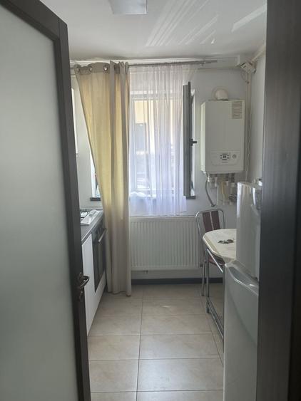 Garsonieră decomandată în Central