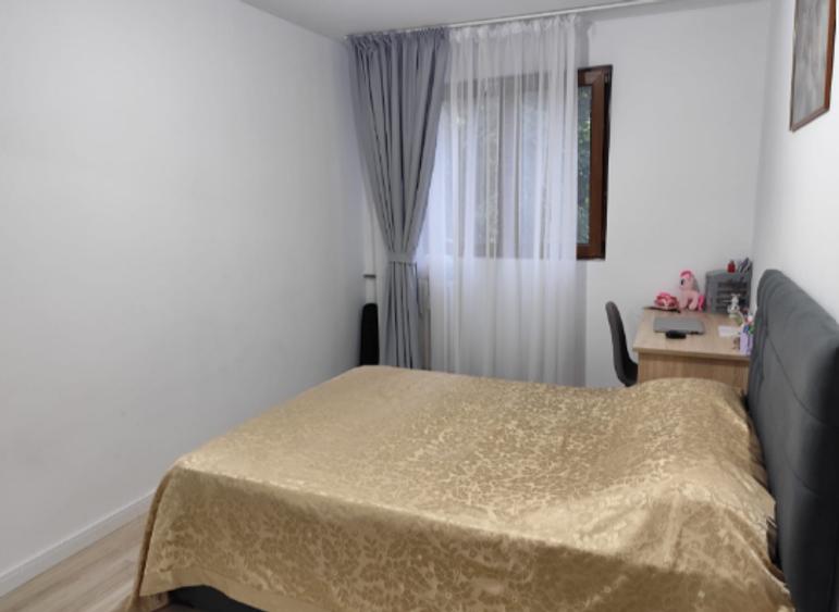 Apartament cu 3 camere semidecomandat în Drumul Taberei
