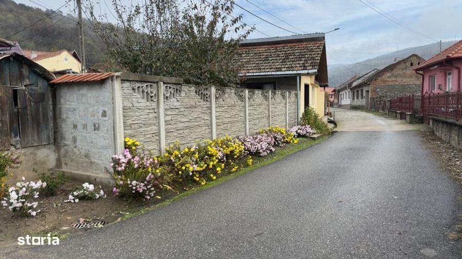 Casă cu 4 camere cu Teren 200 Mp în Central