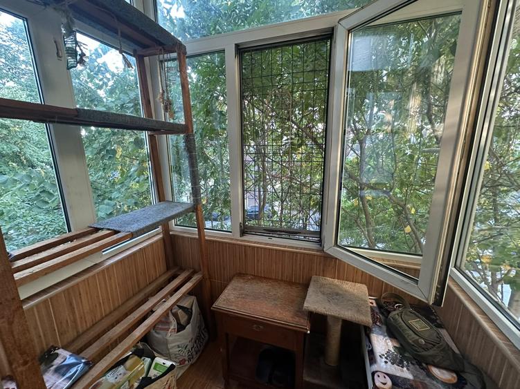 Apartament cu 3 camere semidecomandat în Bucureștii Noi