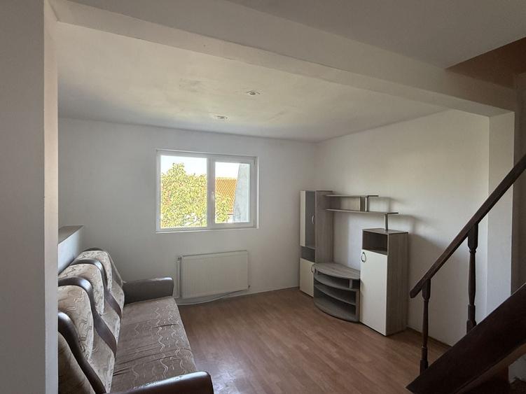 Apartament cu 4 camere semidecomandat, mobilat în Aradului