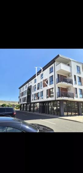 Apartament cu 3 camere semidecomandat în Florești