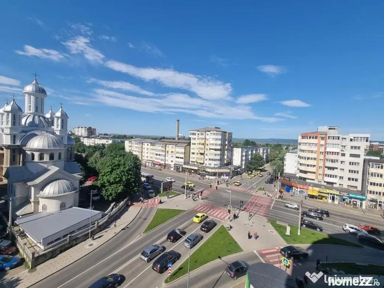 Apartament cu 3 camere decomandat în Republicii