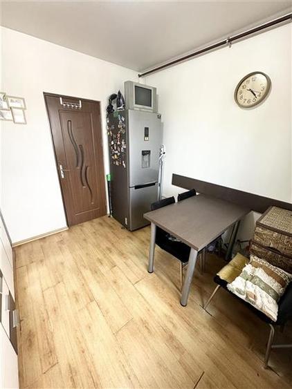 Apartament cu 3 camere semidecomandat, mobilat în Inel I