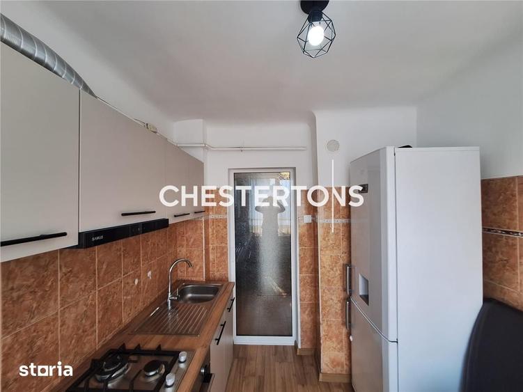Apartament cu 3 camere semidecomandat în Independenței