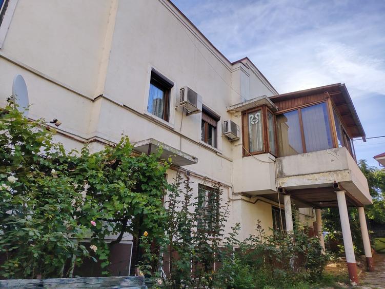 Duplex cu 7 camere cu Canalizare în Central