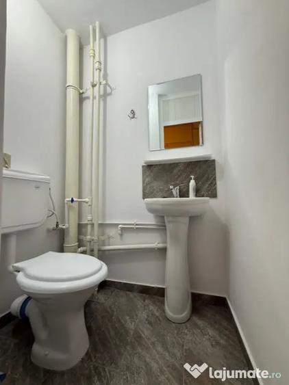 Apartament cu 3 camere decomandat în E3