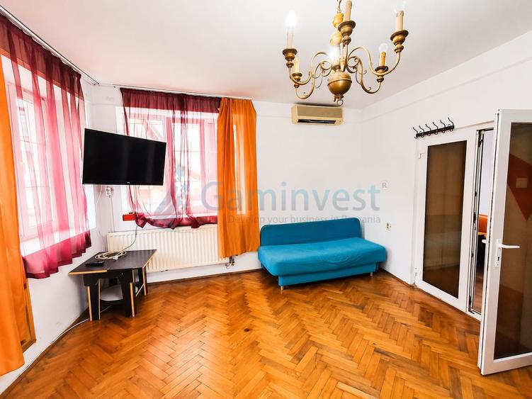 Casă individuală cu 7 camere cu Canalizare în Ultracentral