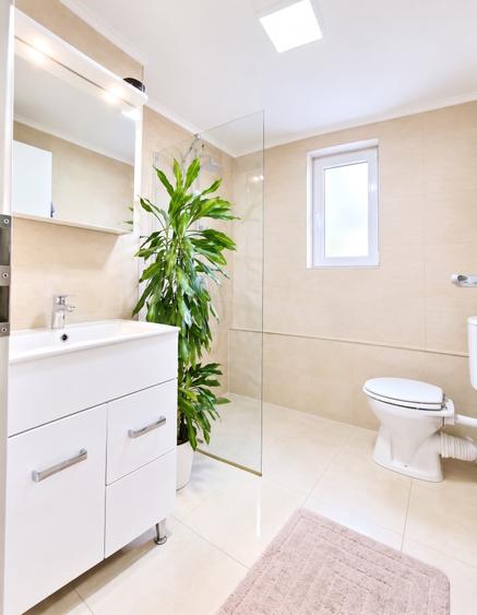 Apartament cu 4 camere semidecomandat în Florești