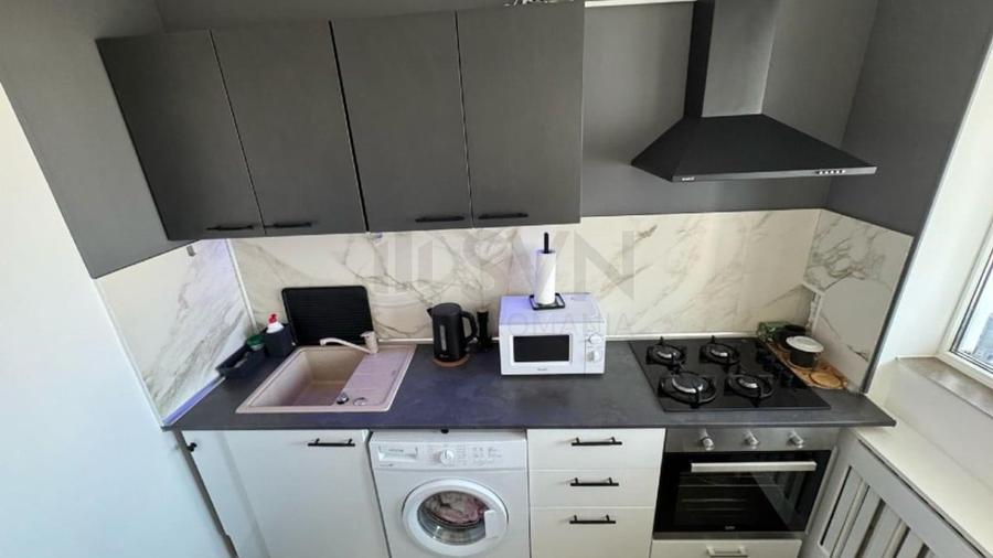 Apartament cu 2 camere semidecomandat, mobilat în Turda