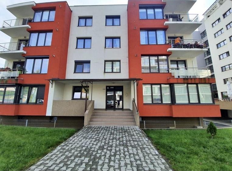 Apartament cu 2 camere decomandat în Livezeni