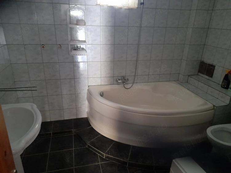 Casă cu 6 camere cu Teren 2600 Mp în Vedea