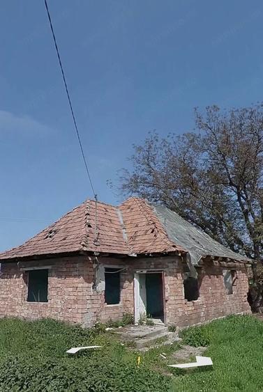 Casă cu 2 camere cu Teren 800 Mp în Central