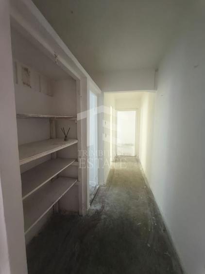 Apartament cu 3 camere semidecomandat în Central