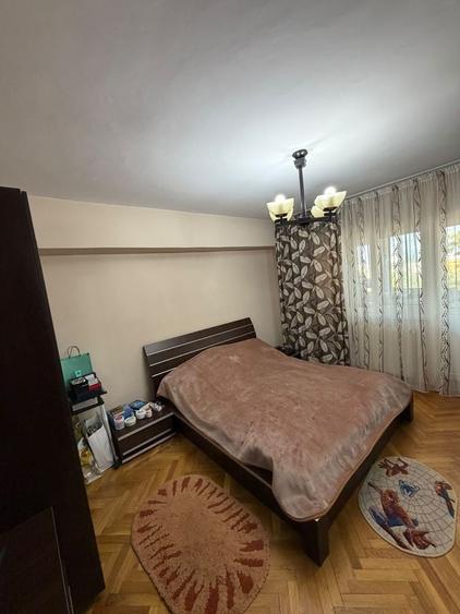 Apartament cu 3 camere decomandat în Valea Moșneagului
