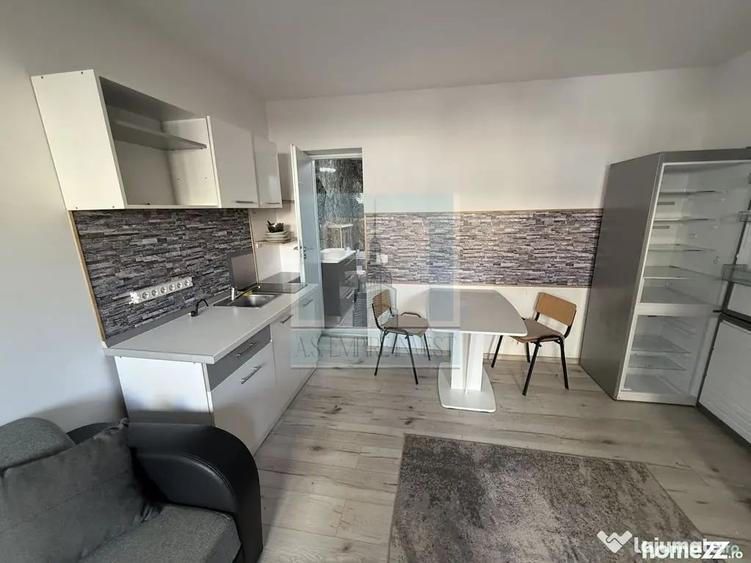 Casă cu 10 camere cu Teren 380 Mp în Astra