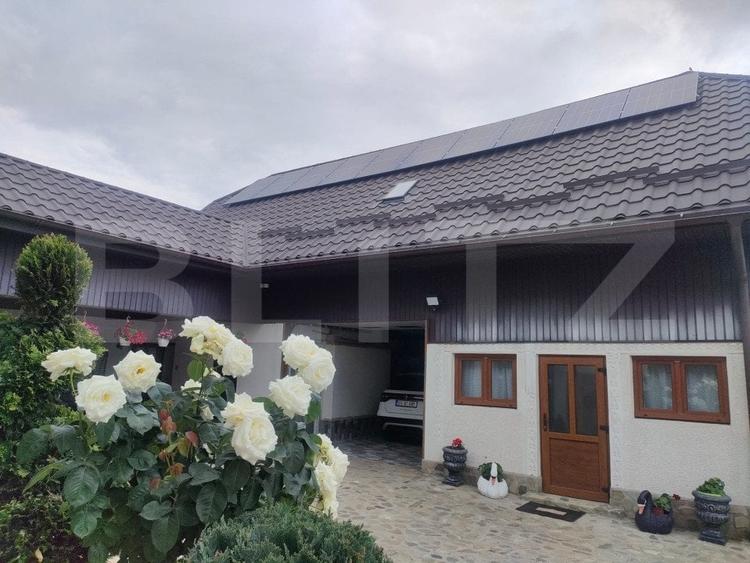 Casă individuală cu 8 camere cu Garaj în Marginea
