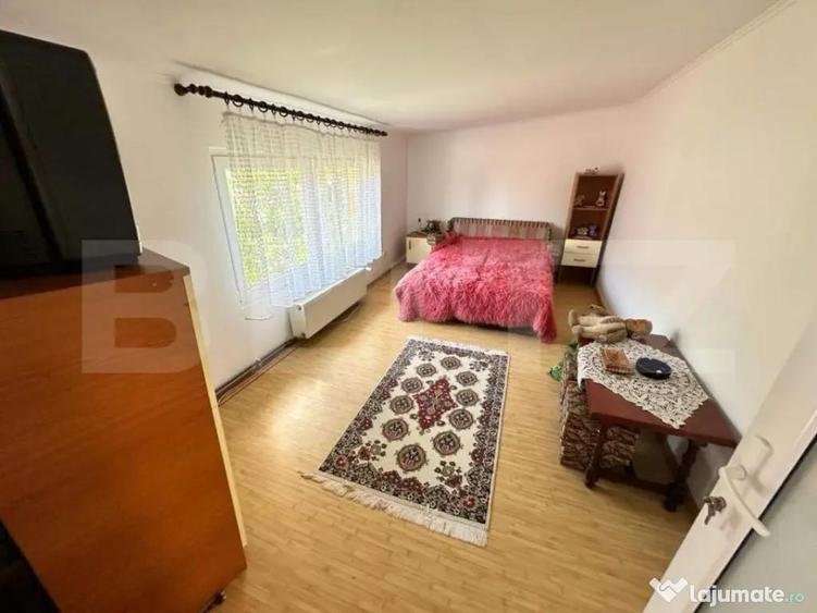 Casă cu 5 camere cu Teren 241 Mp în Semicentral