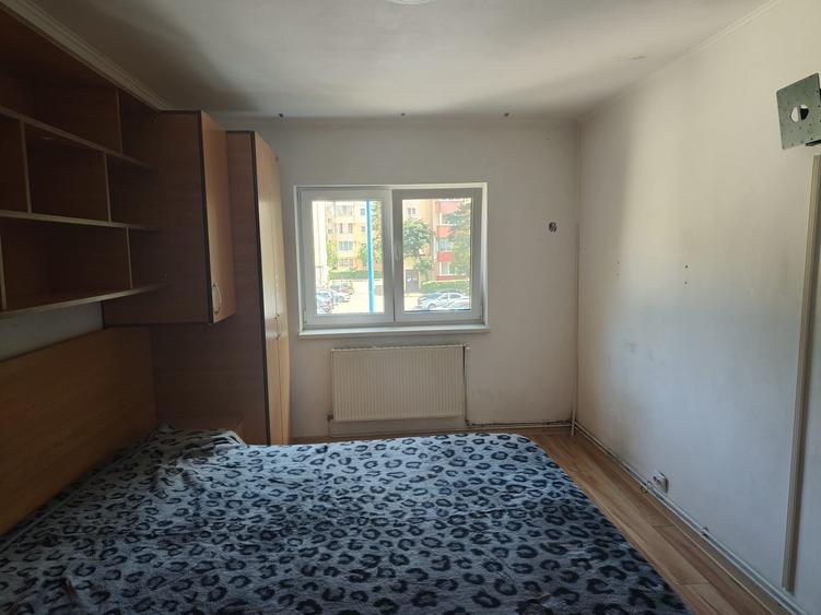 Apartament cu 2 camere decomandat în Tractorul