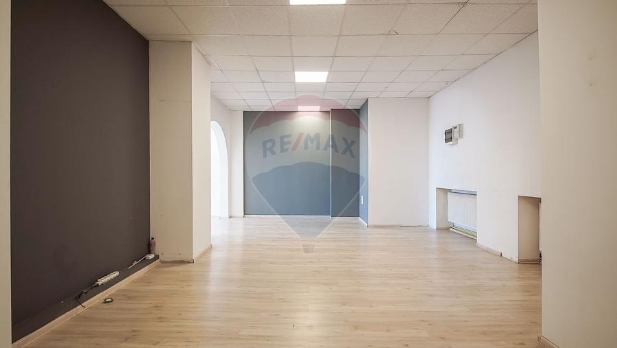 Spațiu comercial, de 65 mp, în Hărmanului