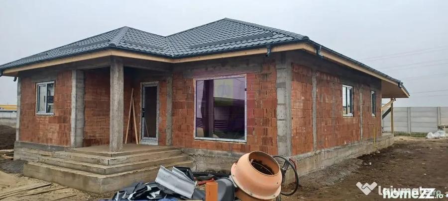 Casă cu 4 camere cu Teren 478 Mp în Săbăreni