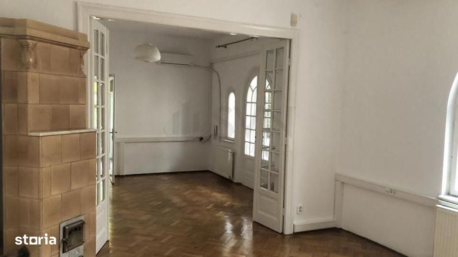 Apartament cu 3 camere în Casin