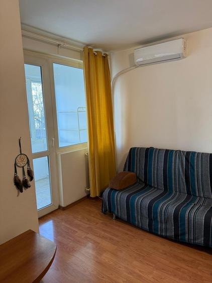 Dristor, garsoniera langa metrou, 320 euro, etaj 1 - 11