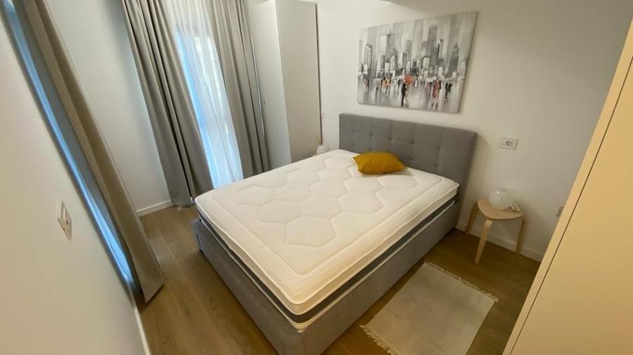 Apartament cu 3 camere decomandat, mobilat în P-ta Presei Libere