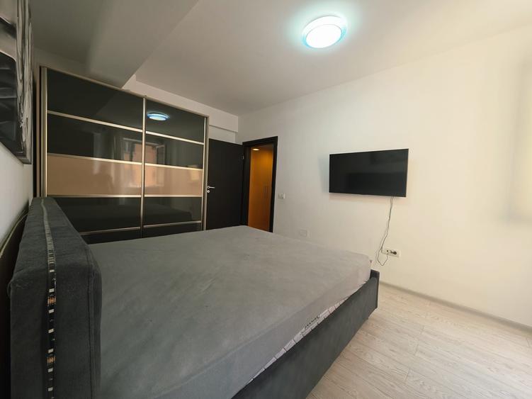 Apartament cu 3 camere decomandat în Roșu