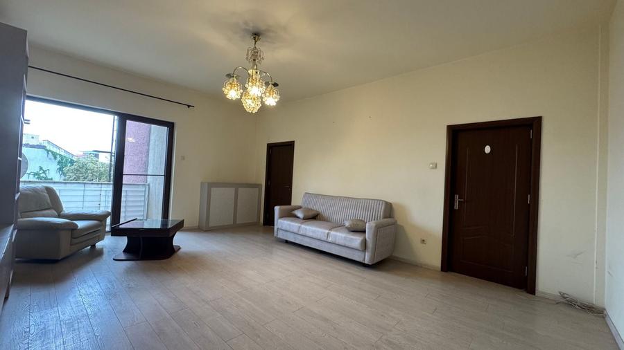 Apartament cu 2 camere decomandat, mobilat în Polonă
