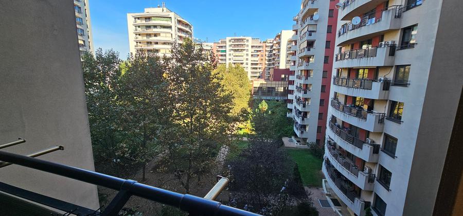 Apartament cu 4 camere semidecomandat în Barbu Văcărescu