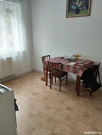 Casă cu 5 camere cu Teren 196 Mp în Central