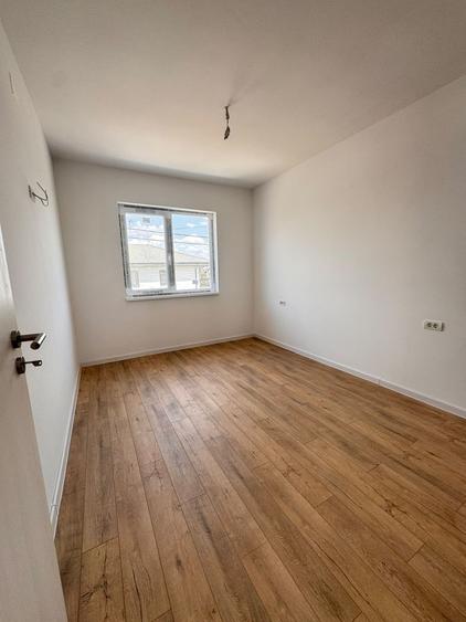 Duplex cu 4 camere cu Canalizare în Moșnița Nouă