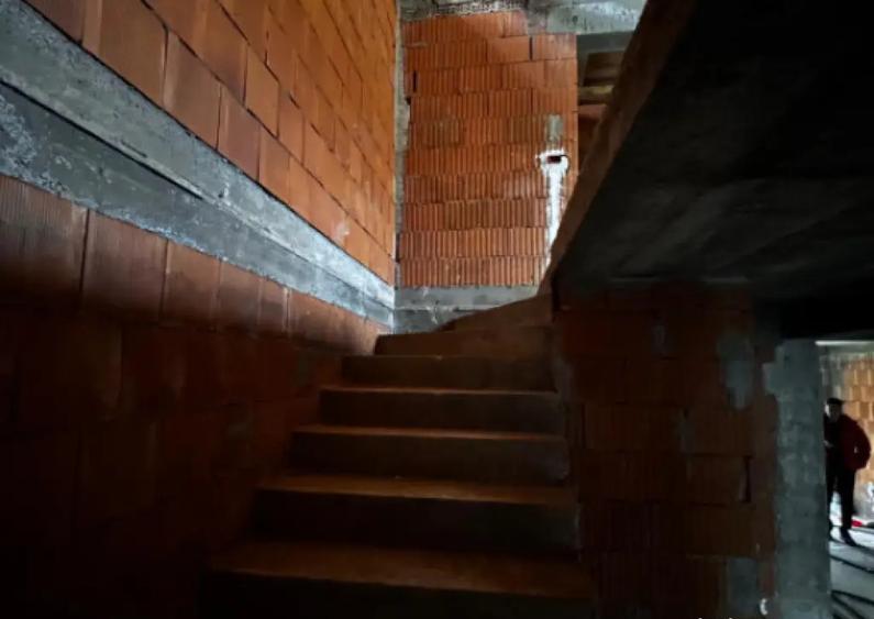 Casă cu 7 camere cu Teren 301 Mp în George Enescu