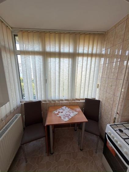 Apartament cu 2 camere decomandat, mobilat în Central