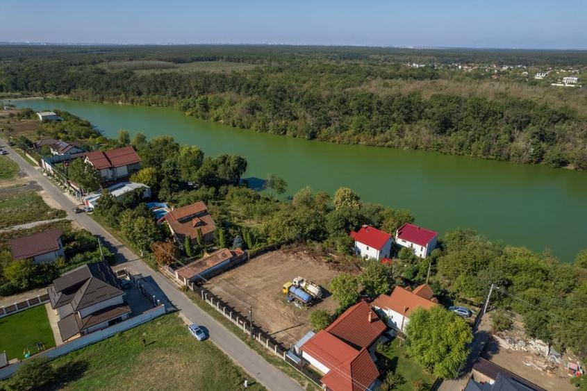 Teren Construcții intravilan de 1393 mp, în Brănești